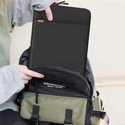 Geantă Premium Ultra-Protejată pentru Laptop 13-14” compatibila Macbook, Lenovo, Microsoft, Acer, HP, Asus – Design Elegant, Materiale Durabile, Protecție Avansată Antişoc, Interior Moale din Microfibră și Compartiment pentru Accesorii, negru