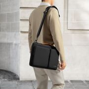 Geantă Laptop Elegantă 13”–14” cu 4 Compartimente, Curea de Umăr și Mâner – Protecție Plusată, Design Slim & Profesional – Compatibilă MacBook, Lenovo, HP, ASUS, Dell, negru / portocaliu