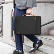 Husă Laptop 13-14" Premium cu Protecție Plusată, Mânere din Piele, Suport AirTag și Buzunar Exterior – Design Elegant pentru MacBook / Lenovo / Dell / HP, negru