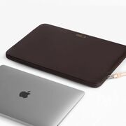 Husă Laptop 15-16” Sleeve Elegance – Design Slim din Piele Ecologică, Căptușeală Fleece, Protecție Premium, Compatibilă MacBook, Lenovo, ASUS, Dell, HP, chocolate