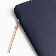 Husă Laptop 15-16” Sleeve Elegance – Design Slim din Piele Ecologică, Căptușeală Fleece, Protecție Premium, Compatibilă MacBook, Lenovo, ASUS, Dell, HP, navy blue
