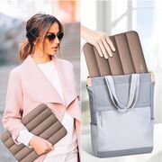 Husă Laptop Fluffy 13-14” – Design Soft Premium, Interior Plusat, Compartiment Accesorii, Protecție Antișoc – Compatibilă cu MacBook, Lenovo, ASUS, Dell, walnut