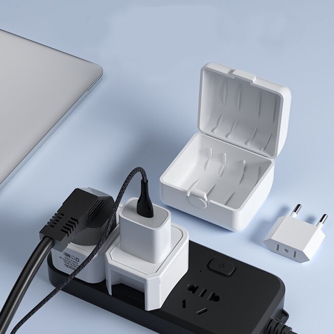 Adaptor de priza universal 750W, alb Yesido MC25
