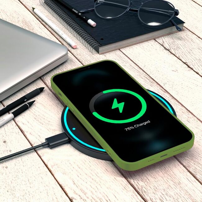 Husa pentru  iPhone 15 Liquid Silicone, subțire, captusita cu microfibra, anti amprentă, protectie cameră foto, verde