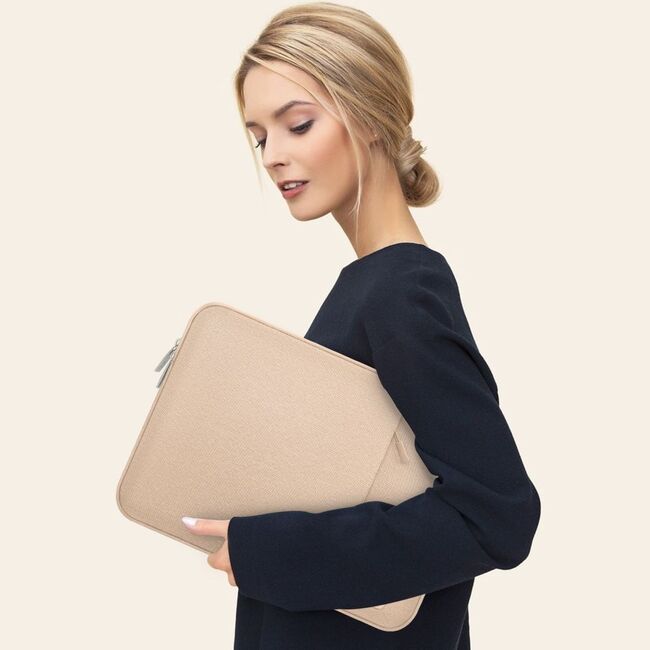 Husă Laptop 13-14" Slim SoftTouch – Design Elegant, Protecție Premium, Compartiment Accesorii, Ideală pentru MacBook, ASUS, Lenovo, HP, Dell, caffe latte