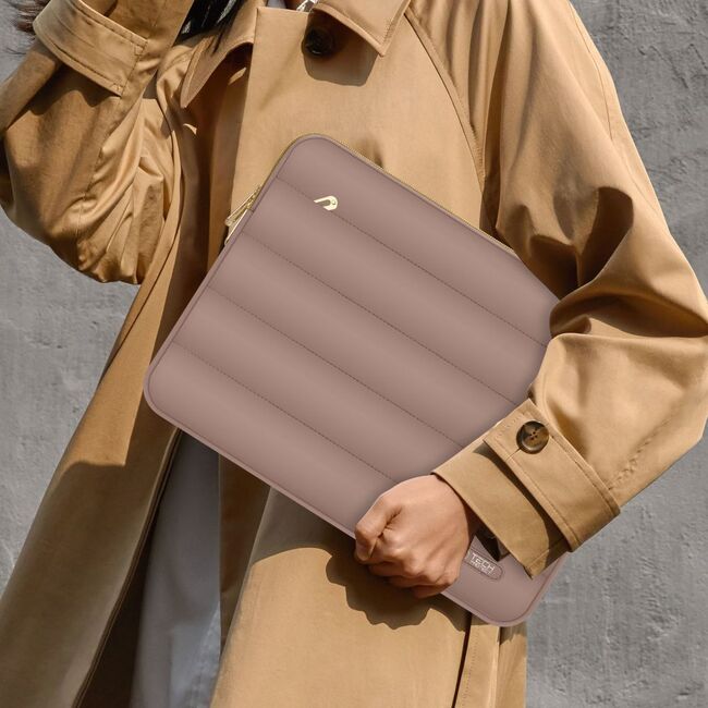 Set Elegant Tech-Protect Puffy: Husa Premium pentru Laptop 13-14 și Husa Accesorii, Protecție Deosebită, Design Rafinats, compatibila Macbook, Lenovo, Microsoft, Acer, HP, Asus, maro