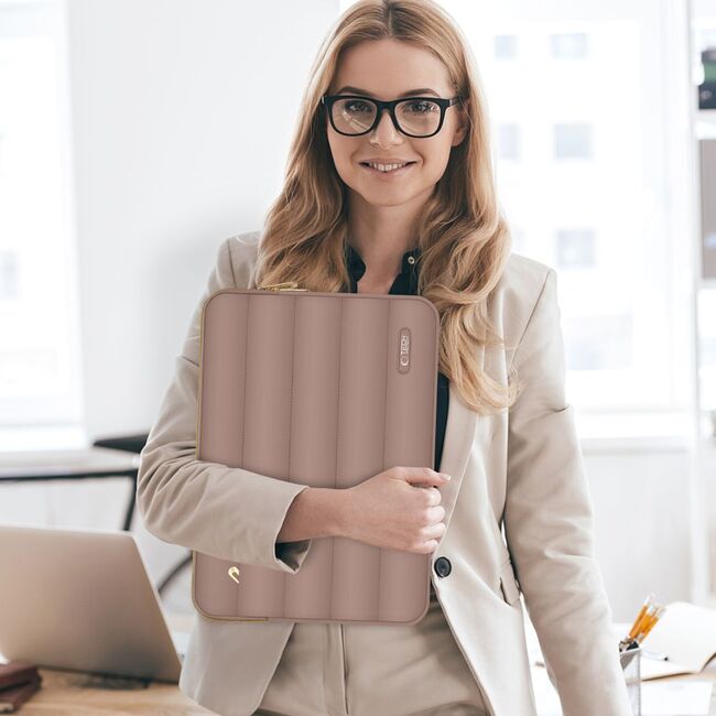 Set Elegant Tech-Protect Puffy: Husa Premium pentru Laptop 13-14 și Husa Accesorii, Protecție Deosebită, Design Rafinats, compatibila Macbook, Lenovo, Microsoft, Acer, HP, Asus, maro