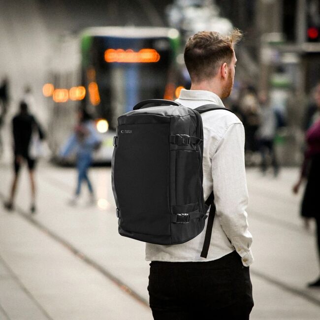 Rucsac Defender S40 Travel pentru Laptop si accesorii 28L, Negru – Rucsac Multifuncțional, Rezistent și Elegant pentru Călătorii și Birou, negru