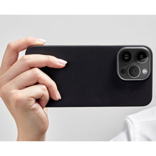 Husa pentru  iPhone 16 Pro compatibila MagSafe Premium Aramid Fiber - negru