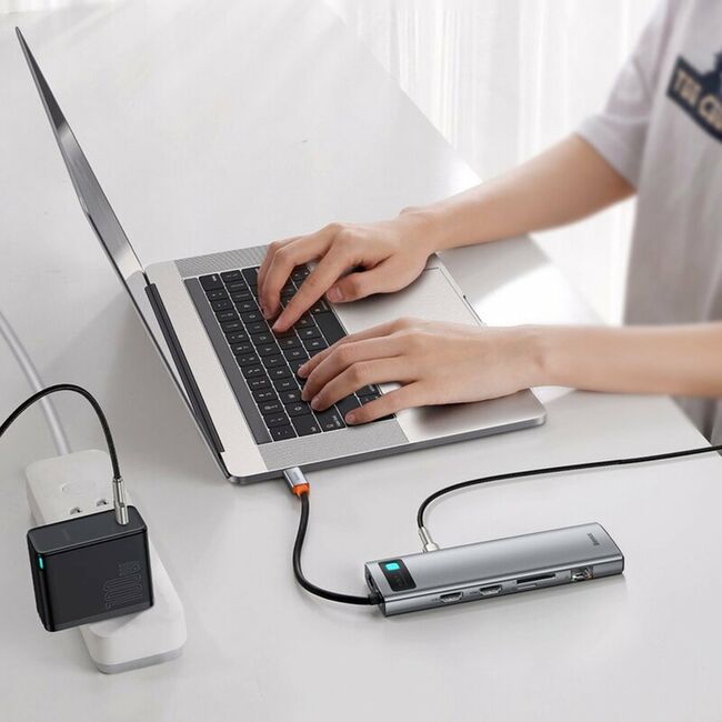 Hub USB-C Baseus la 3x USB, Type-C, VGA, 2x HDMI, CAHUB-CT0G