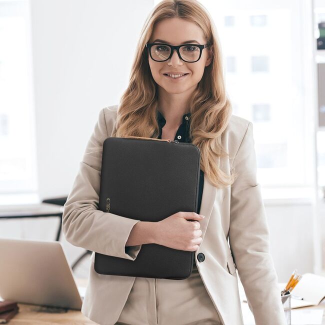 Husă Laptop 15-16” Sleeve Elegance – Design Slim din Piele Ecologică, Căptușeală Fleece, Protecție Premium, Compatibilă MacBook, Lenovo, ASUS, Dell, HP, negru