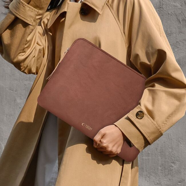 Husă Laptop 15-16” Sleeve Elegance – Design Slim din Piele Ecologică, Căptușeală Fleece, Protecție Premium, Compatibilă MacBook, Lenovo, ASUS, Dell, HP, maro