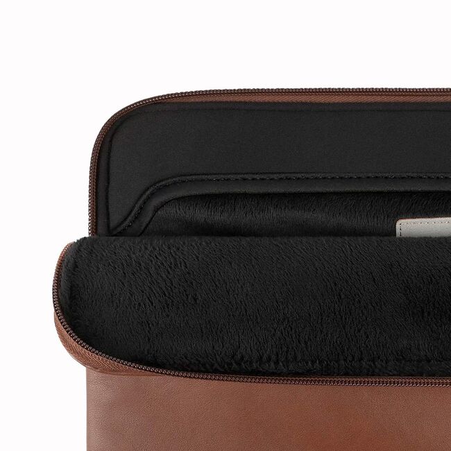 Husă Laptop 15-16” Sleeve Elegance – Design Slim din Piele Ecologică, Căptușeală Fleece, Protecție Premium, Compatibilă MacBook, Lenovo, ASUS, Dell, HP, maro