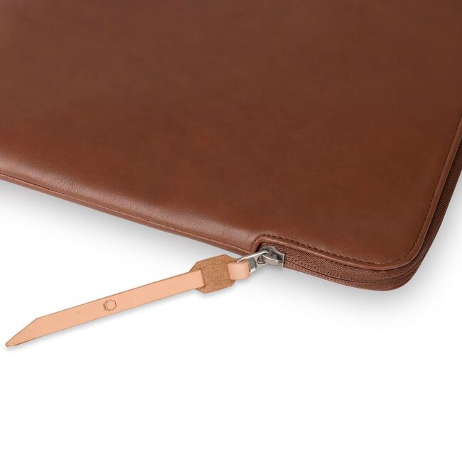 Husă Laptop 15-16” Sleeve Elegance – Design Slim din Piele Ecologică, Căptușeală Fleece, Protecție Premium, Compatibilă MacBook, Lenovo, ASUS, Dell, HP, maro
