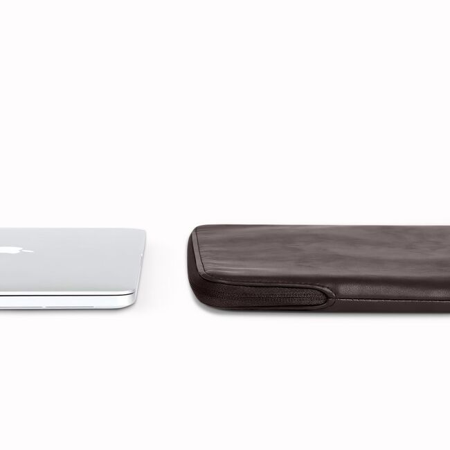 Husă Laptop 15-16” Sleeve Elegance – Design Slim din Piele Ecologică, Căptușeală Fleece, Protecție Premium, Compatibilă MacBook, Lenovo, ASUS, Dell, HP, chocolate