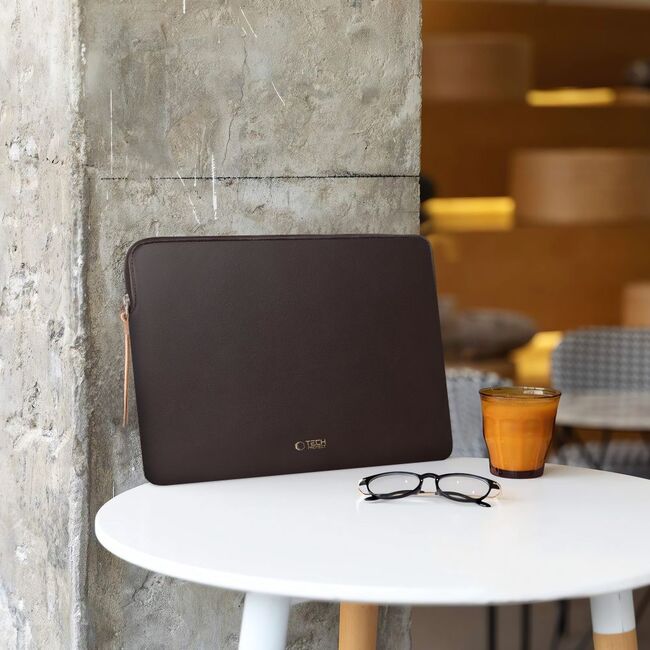 Husă Laptop 15-16” Sleeve Elegance – Design Slim din Piele Ecologică, Căptușeală Fleece, Protecție Premium, Compatibilă MacBook, Lenovo, ASUS, Dell, HP, chocolate
