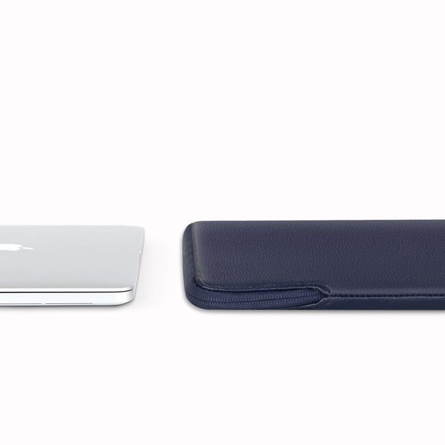 Husă Laptop 15-16” Sleeve Elegance – Design Slim din Piele Ecologică, Căptușeală Fleece, Protecție Premium, Compatibilă MacBook, Lenovo, ASUS, Dell, HP, navy blue