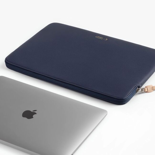 Husă Laptop 15-16” Sleeve Elegance – Design Slim din Piele Ecologică, Căptușeală Fleece, Protecție Premium, Compatibilă MacBook, Lenovo, ASUS, Dell, HP, navy blue