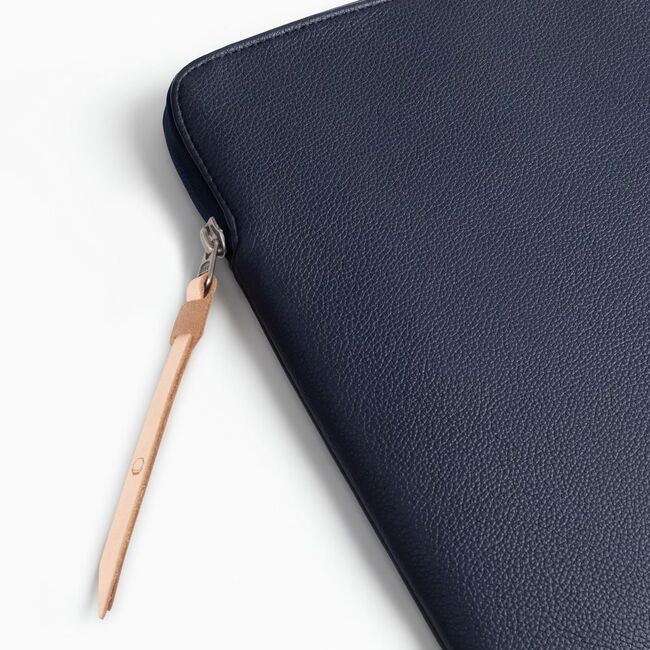 Husă Laptop 15-16” Sleeve Elegance – Design Slim din Piele Ecologică, Căptușeală Fleece, Protecție Premium, Compatibilă MacBook, Lenovo, ASUS, Dell, HP, navy blue