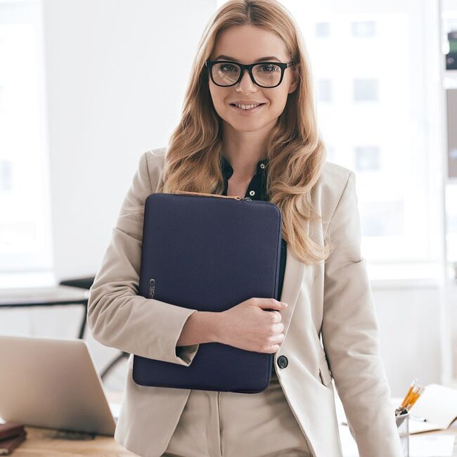 Husă Laptop 15-16” Sleeve Elegance – Design Slim din Piele Ecologică, Căptușeală Fleece, Protecție Premium, Compatibilă MacBook, Lenovo, ASUS, Dell, HP, navy blue