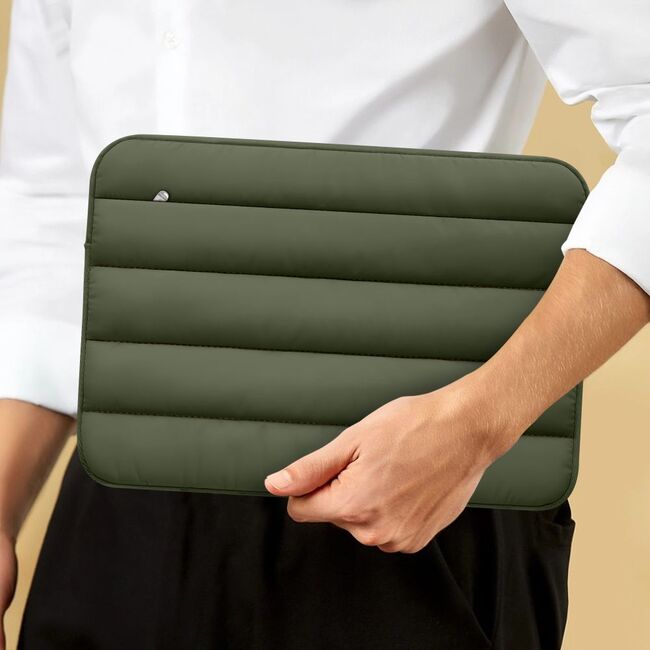 Husă Laptop Fluffy 13-14” – Design Soft Premium, Interior Plusat, Compartiment Accesorii, Protecție Antișoc – Compatibilă cu MacBook, Lenovo, ASUS, Dell, army green